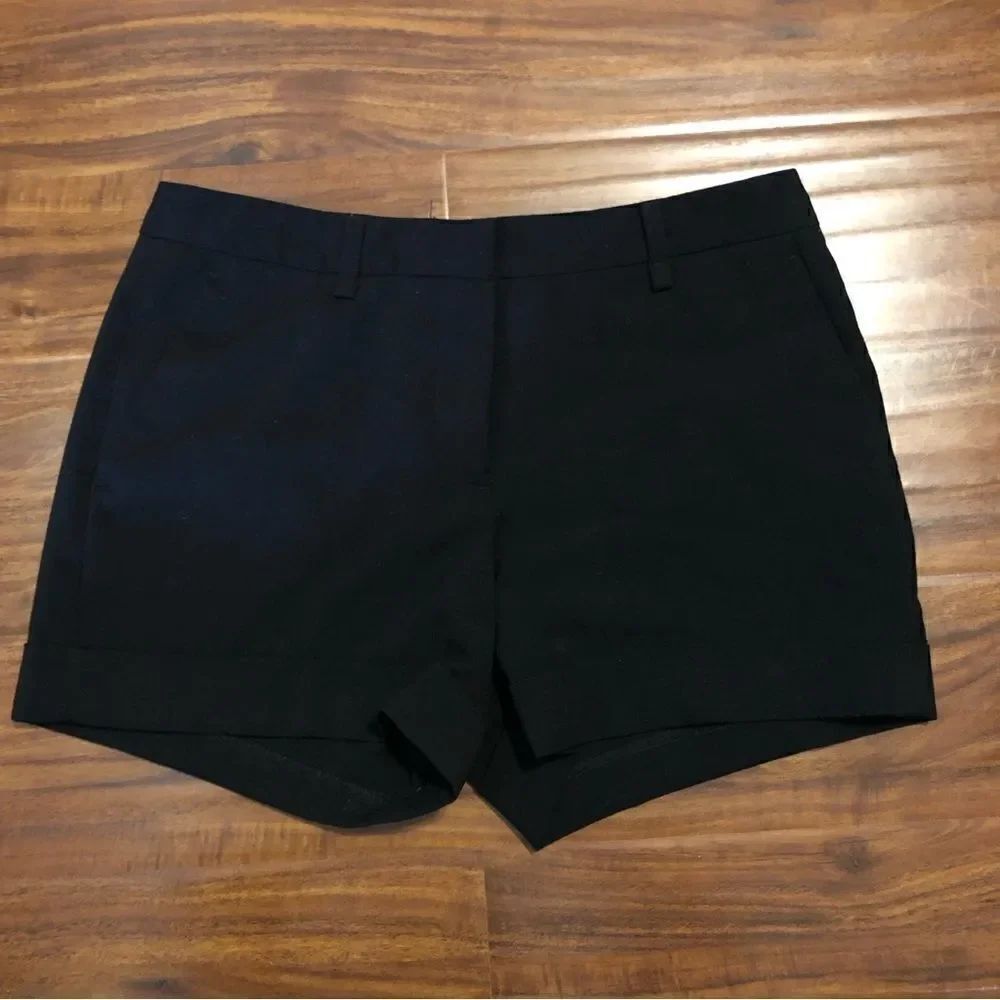 Forever 21 Black Shorts Size Medium